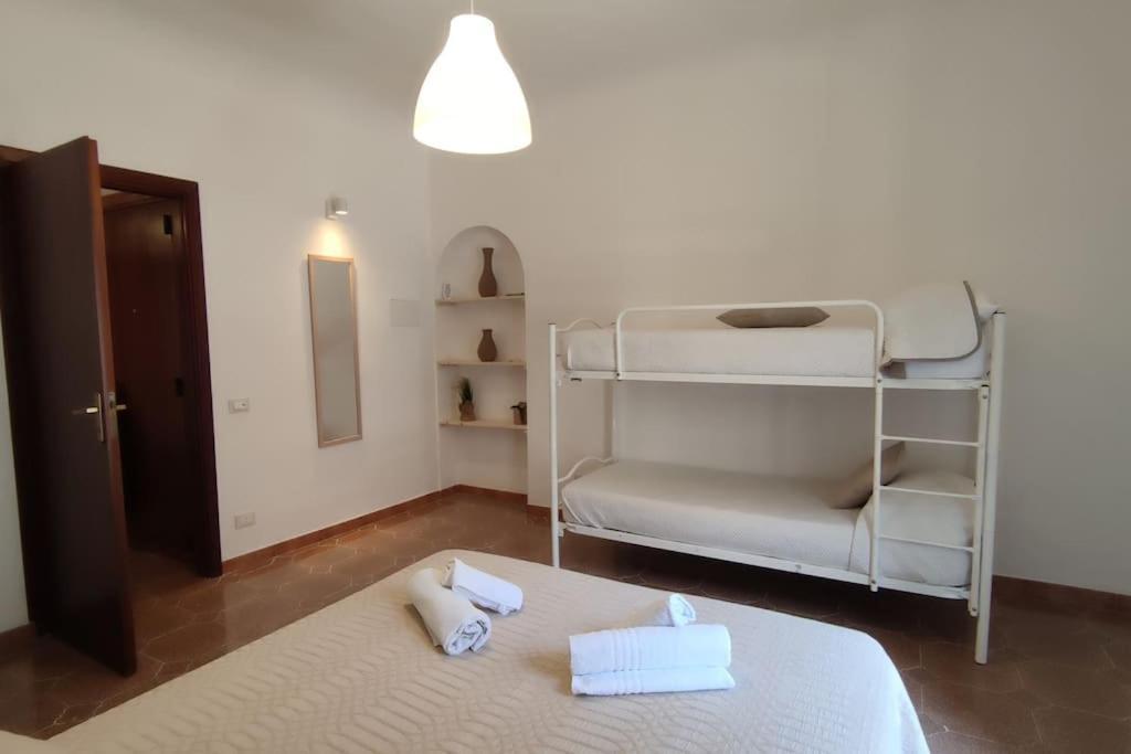 Casa Vacanze U Curtigghiu Cefalù Exterior foto
